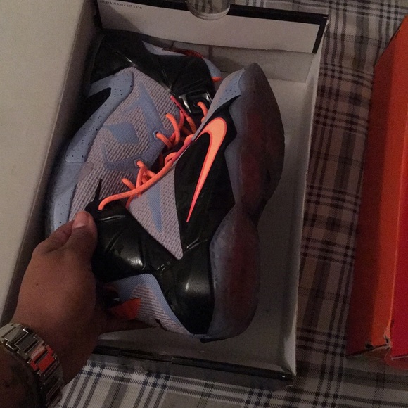 ... - Picture 2 of 4